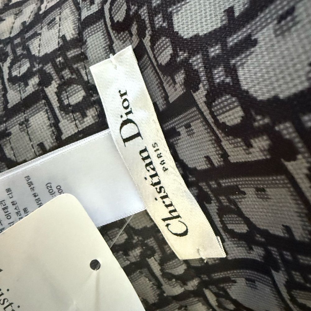 Brand new Dior double sided Black and Gray bucket Hat - Picture 3 of 6